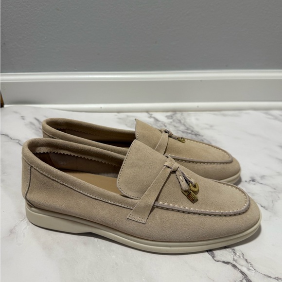 color cream - Picture 2 of 3